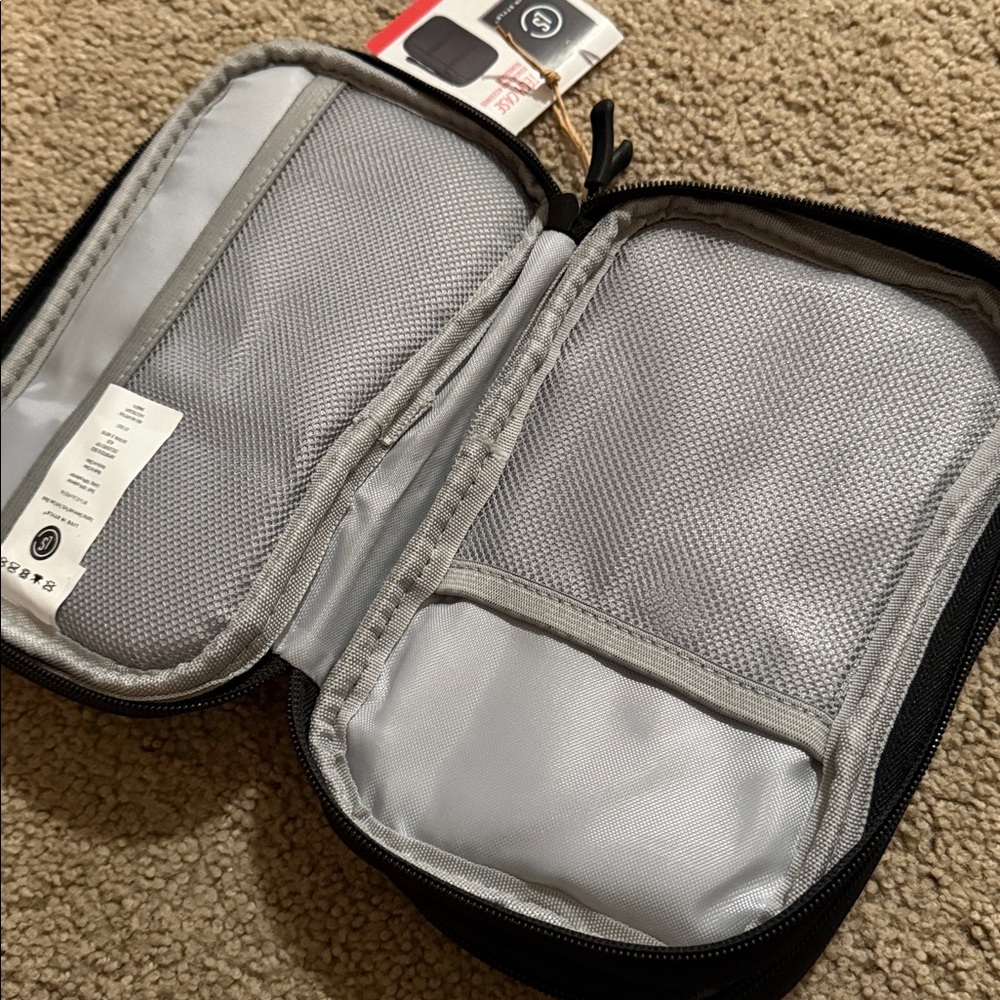 TECH CASE FOR TRAVEL - Picture 3 of 4